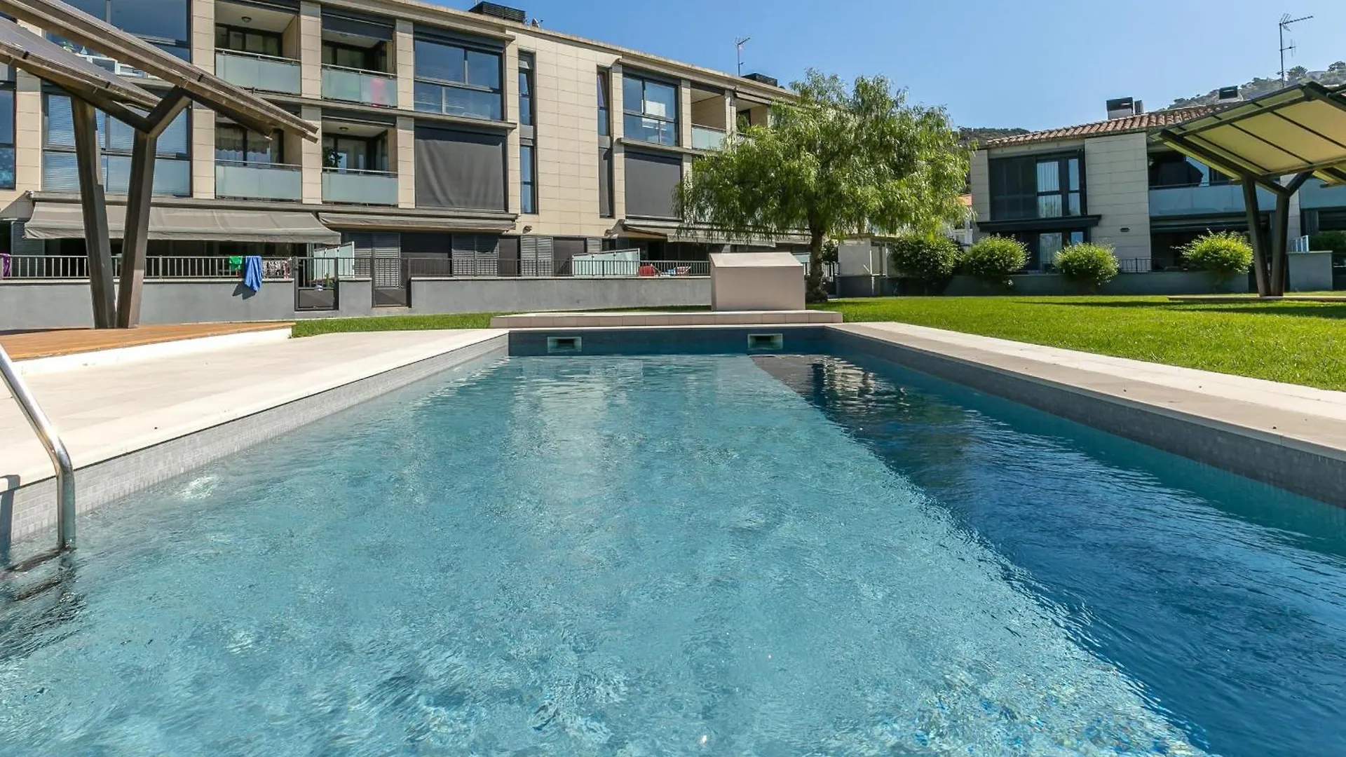 Casa Adosada Con Piscina, Jardin Comunitario Y Garaje En El Centro De Roses - Es-228-104 0*,  Spain