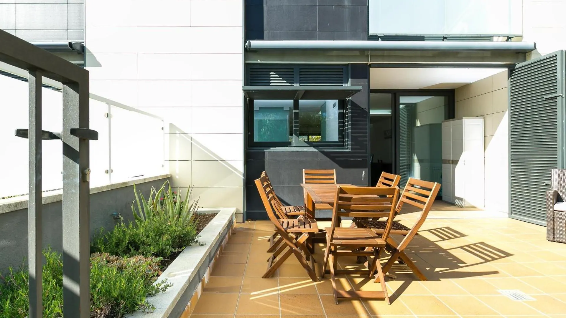 Casa Adosada Con Piscina, Jardin Comunitario Y Garaje En El Centro De Roses - Es-228-104 Holiday home