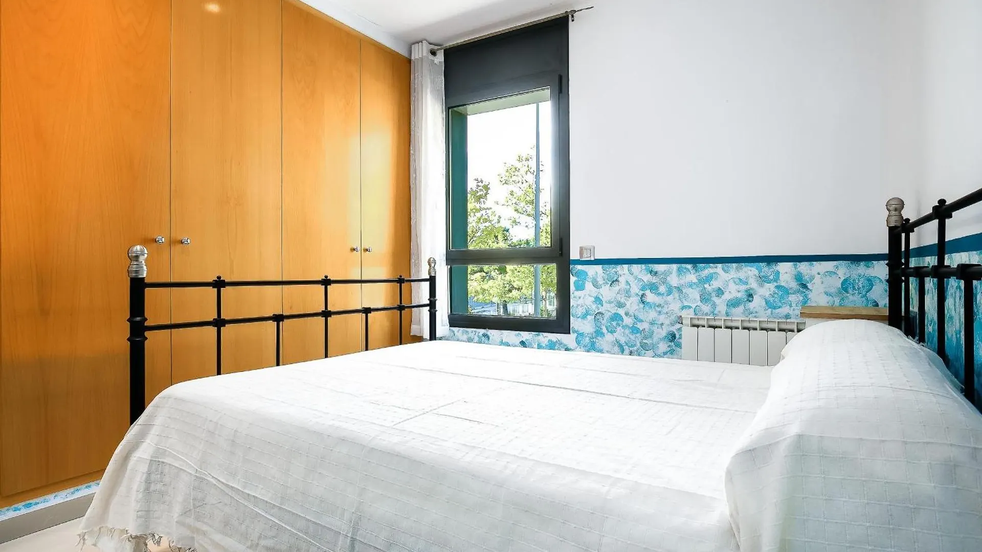 Casa vacanze Casa Adosada Con Piscina, Jardin Comunitario Y Garaje En El Centro De Roses - Es-228-104